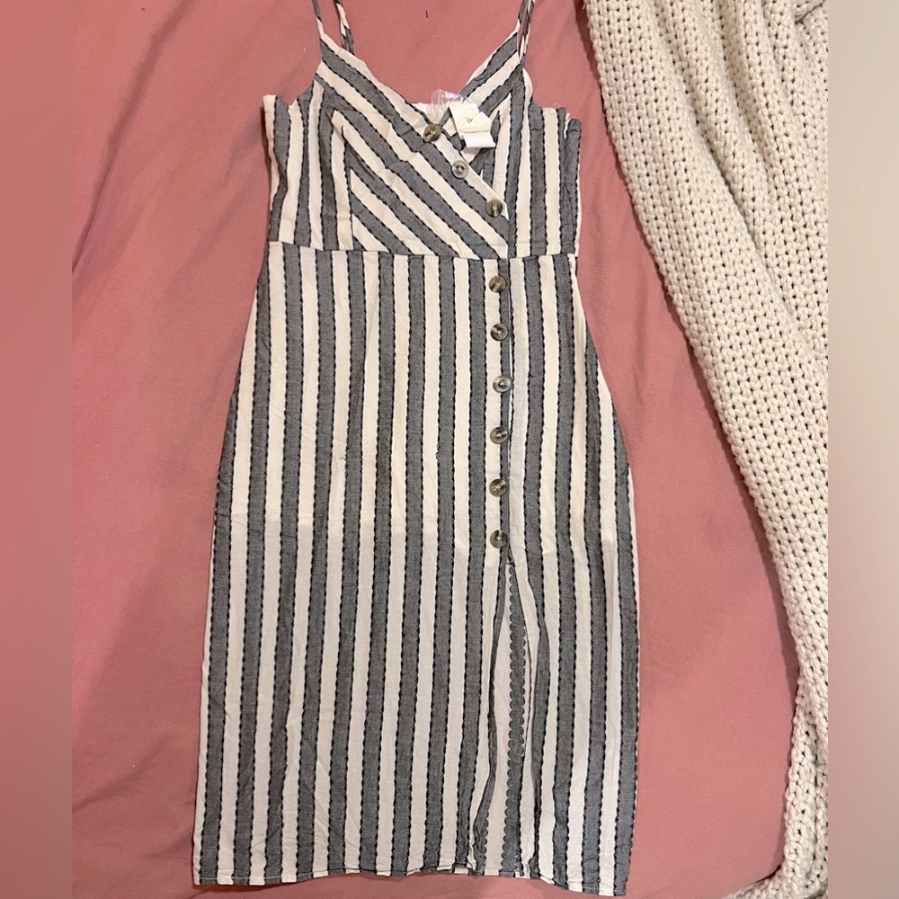 Women’s dress - Size M. Never worn.